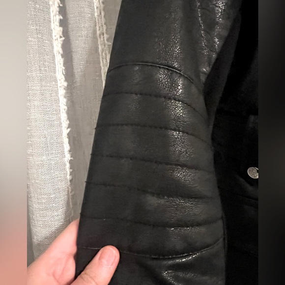 Black leather and Sherpa belted jacket - Picture 3 of 4